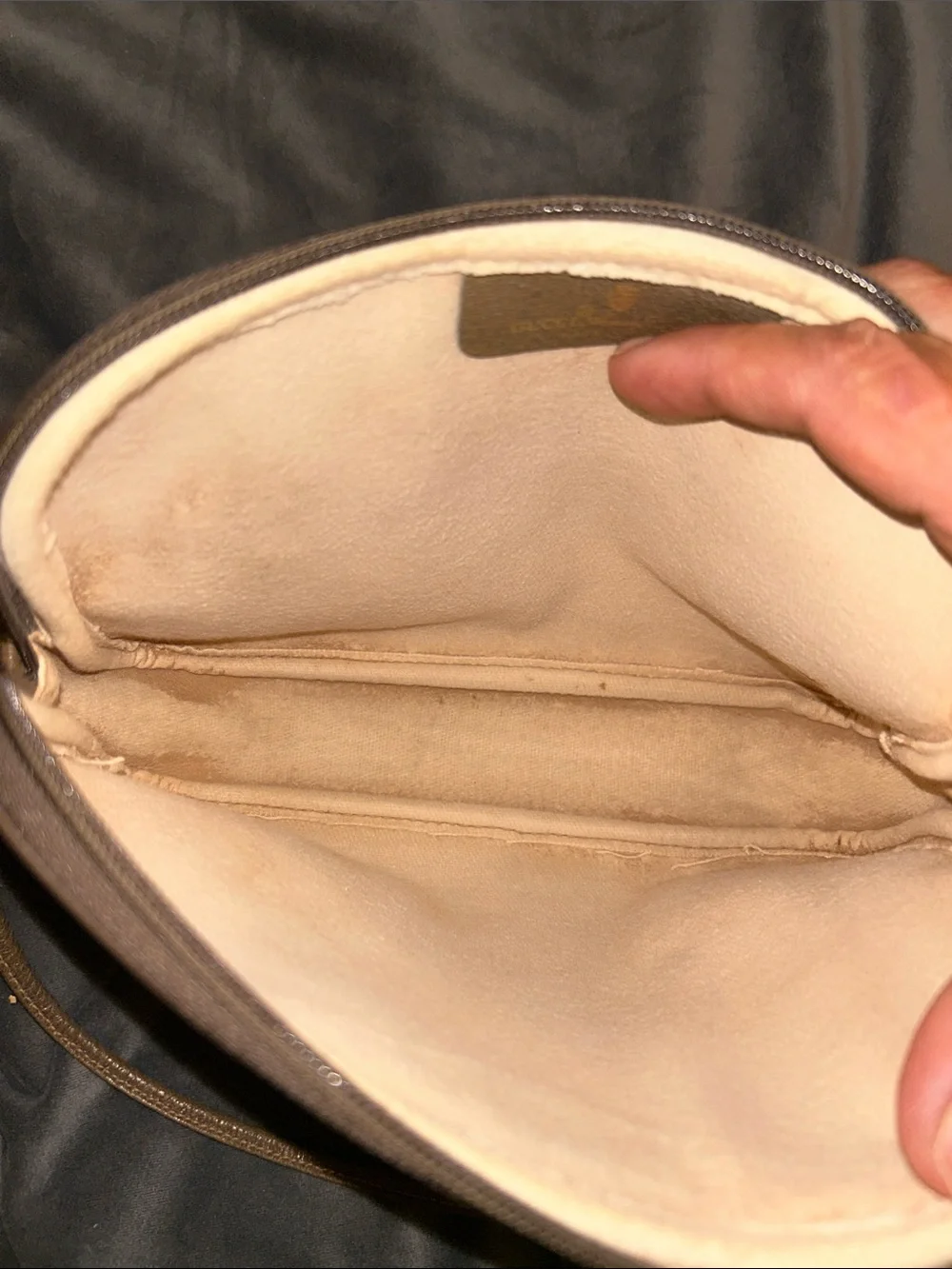 Gucci Beige and Brown GG Supreme Crossbody Bag - Picture 4 of 8